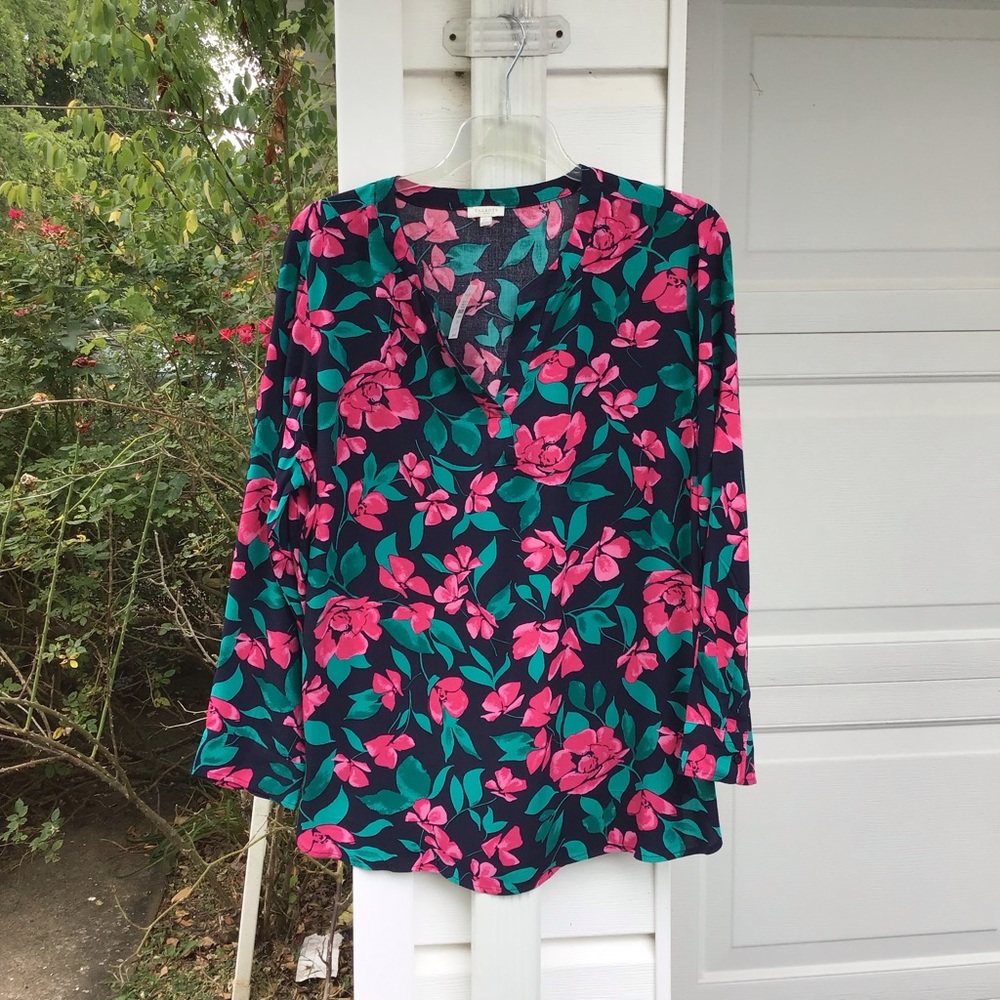 NWT Talbots Pretty Navy Pink Flowers V-Neck Blouse
